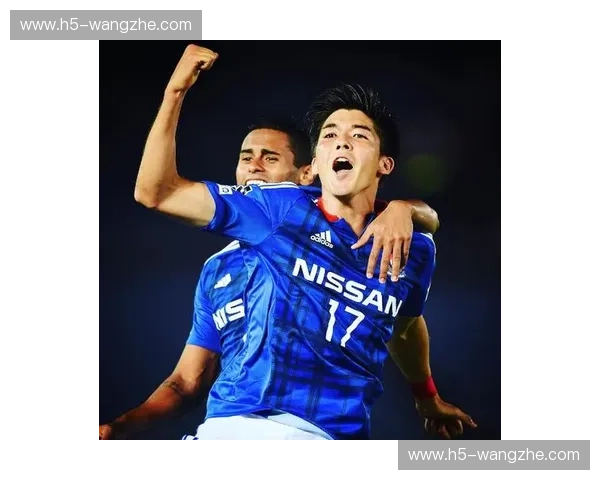 钢铁之躯，蓝色浪潮：浦和红钻与神户胜利船的绿茵史诗